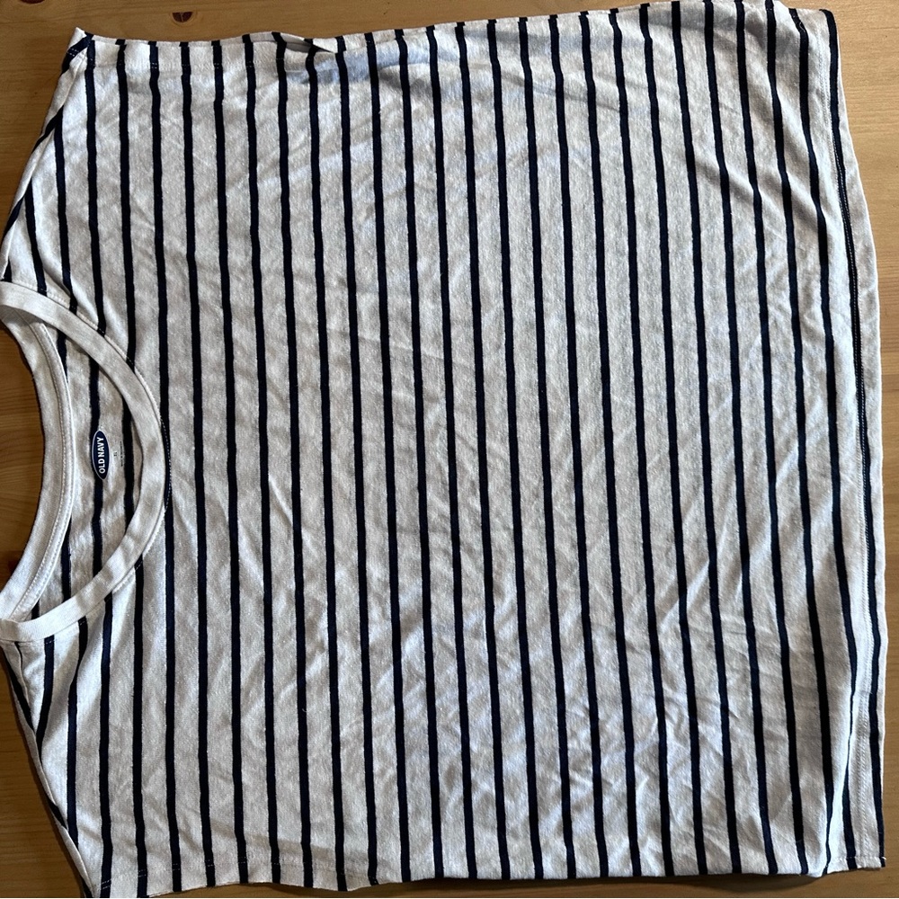 Old Navy Boxy Relaxed Muscle Tee White and Black